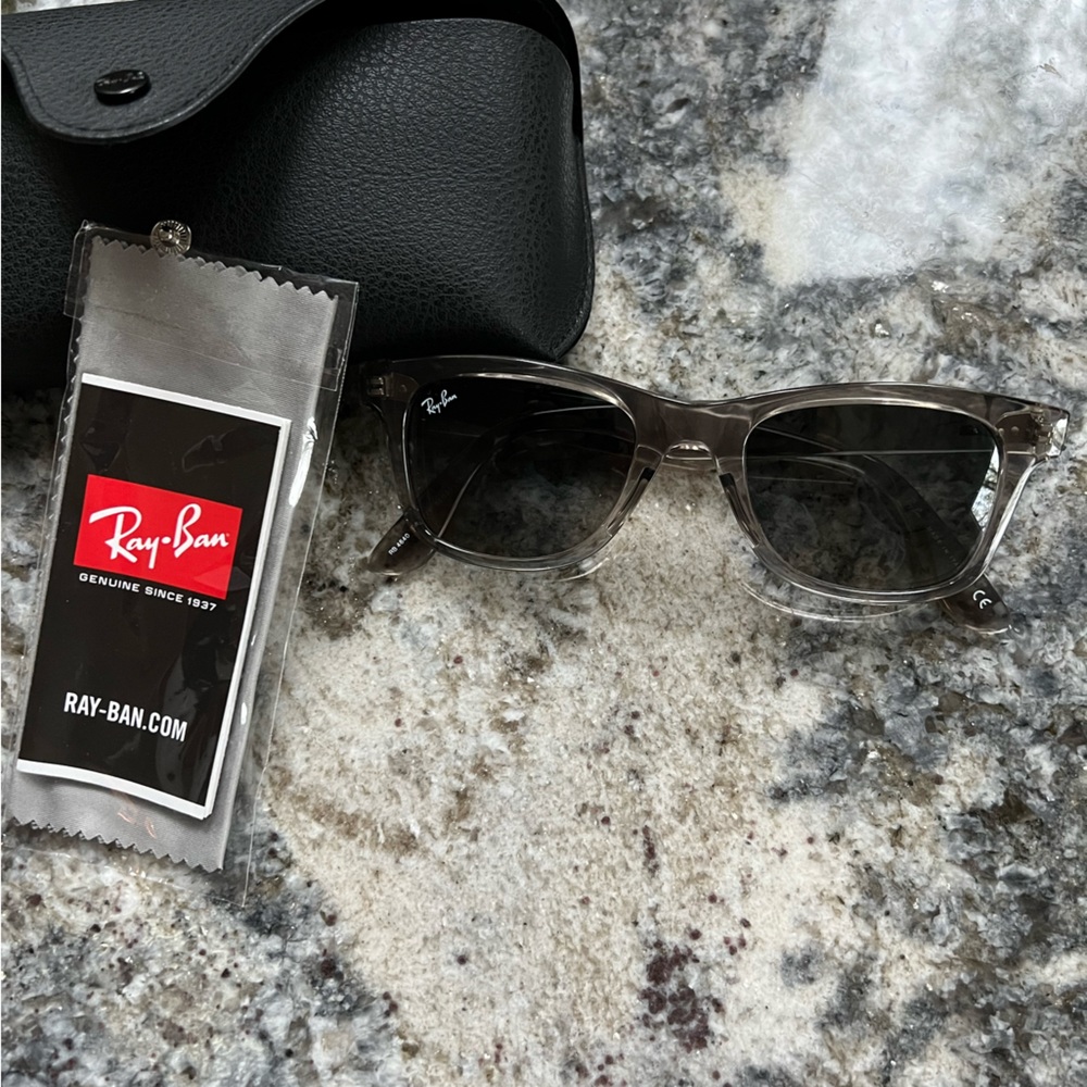 RayBan Sunglasses RB4640 transparent grey/grey gradient